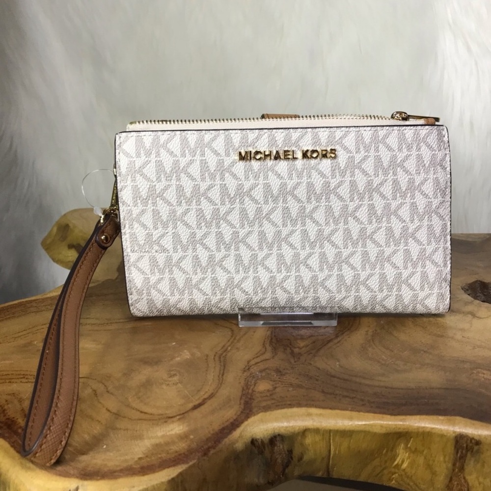 ISO MK WRISTLET